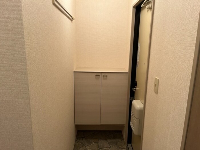 物件内観写真12　(玄関)