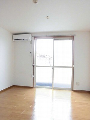 物件内観写真4　(居室・リビング)