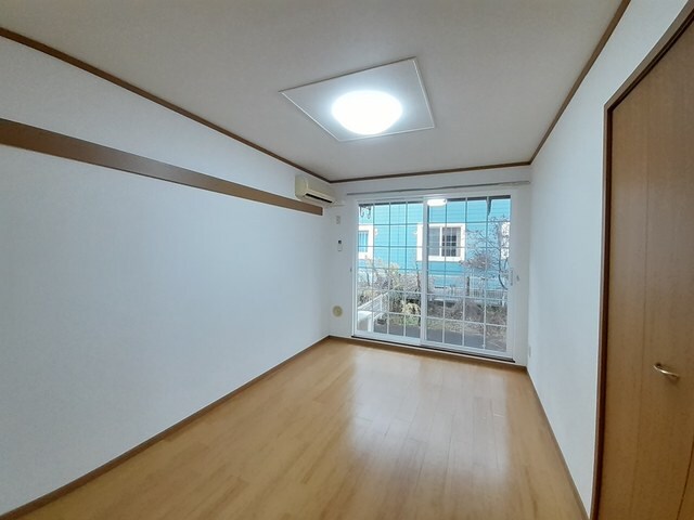 物件内観写真4　(居室・リビング)