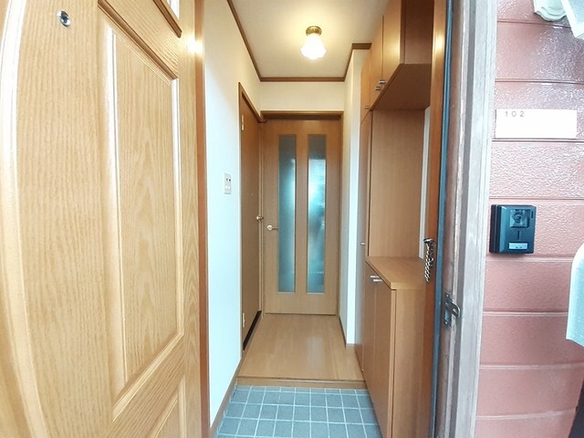 物件内観写真12　(玄関)