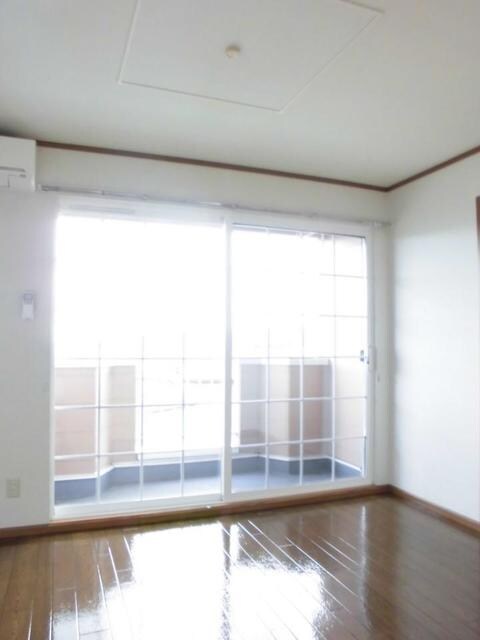 物件内観写真4　(居室・リビング)