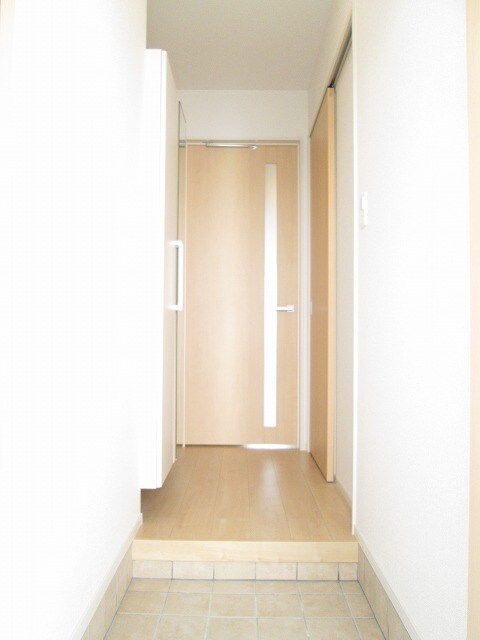 物件内観写真8　(玄関)