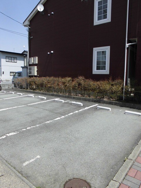 物件外観写真2　(駐車場)