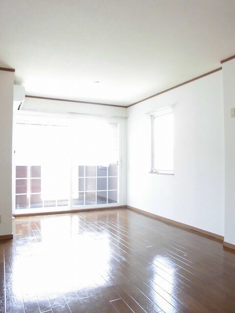 物件内観写真4　(居室・リビング)