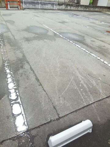 物件外観写真2　(駐車場)