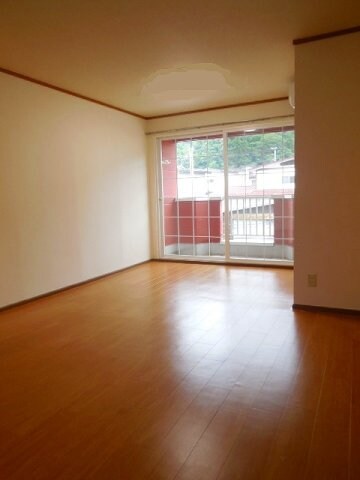 物件内観写真4　(居室・リビング)