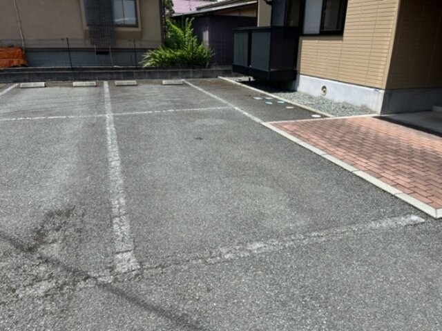 物件外観写真2　(駐車場)