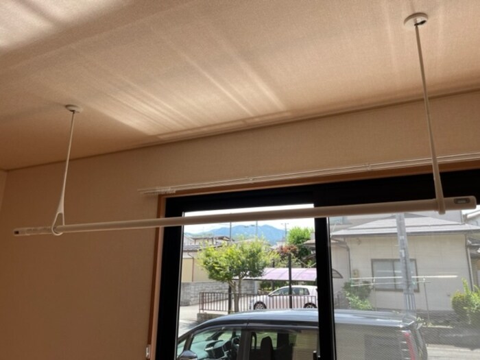 物件内観写真15　(室内物干し)