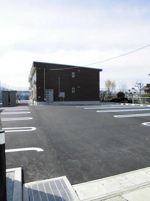 物件外観写真2　(駐車場)