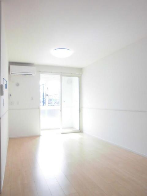 物件内観写真4　(居室・リビング)