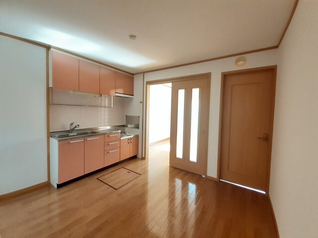 物件内観写真4　(居室・リビング)