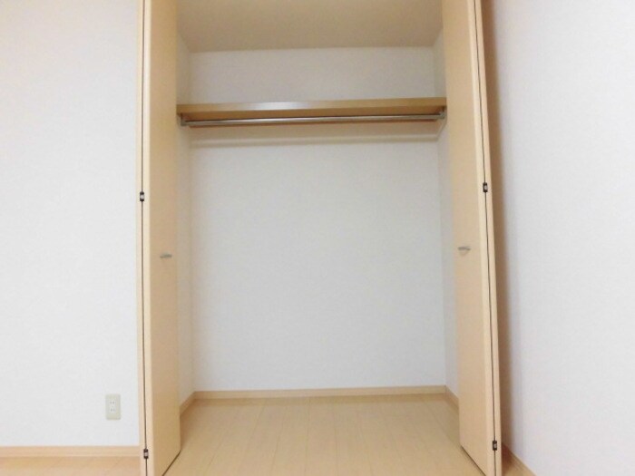 物件内観写真8　(南洋室クローゼット)