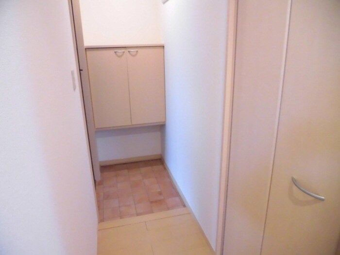 物件内観写真9　(玄関（内側）)