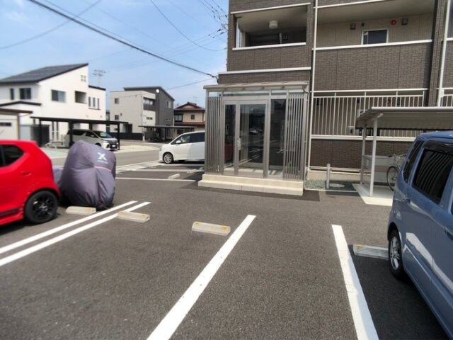 物件外観写真3　(エントランス)