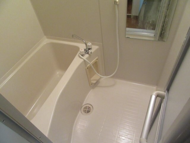 物件内観写真4　(ゆったりした洋室です)