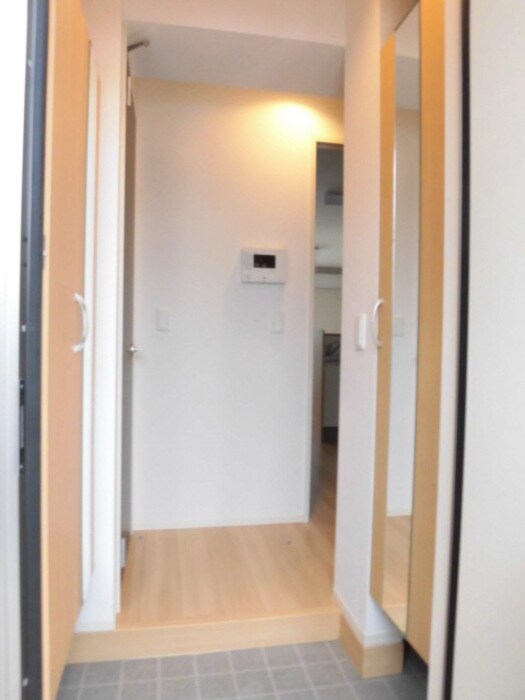 物件内観写真9　(玄関（内側）)