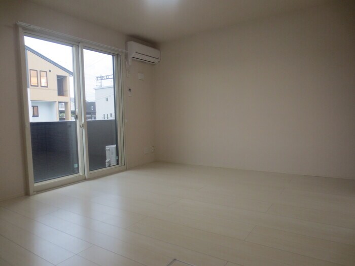 物件内観写真2　(LDK)