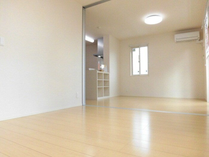 物件内観写真2　(１階でも明るい南向きリビング＆居室♪)