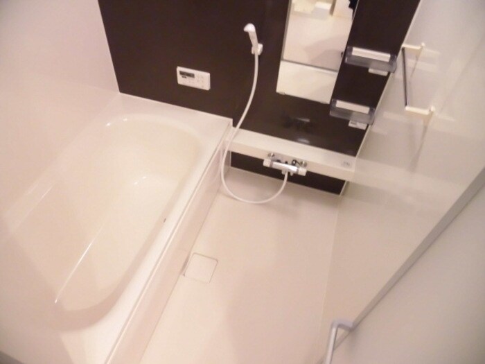 物件内観写真4　(お子様と一緒でも広々お風呂♪)