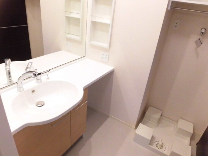 物件内観写真6　(奥様・娘様のお化粧スペースもバッチリ☆)