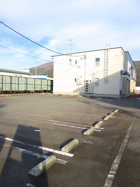 物件外観写真2　(駐車場)