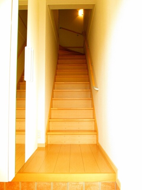 物件内観写真12　(玄関)