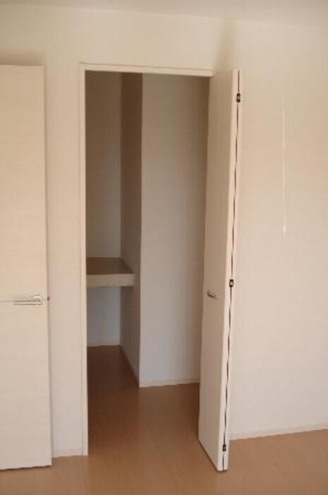 物件内観写真3　(ウォークインクローゼット)