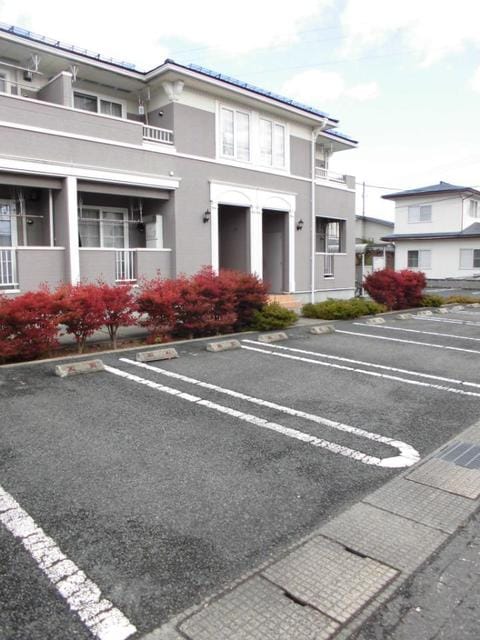 物件外観写真2　(駐車場)