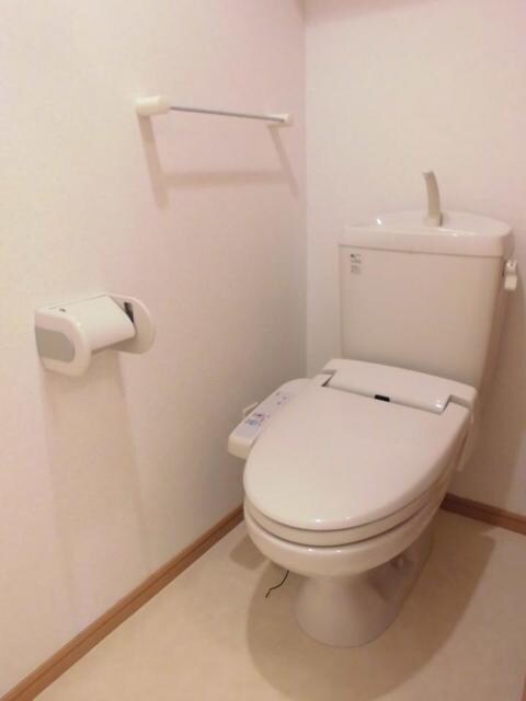 物件内観写真8　(トイレ)