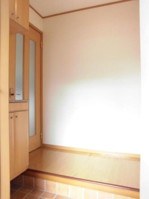 物件内観写真12　(玄関)