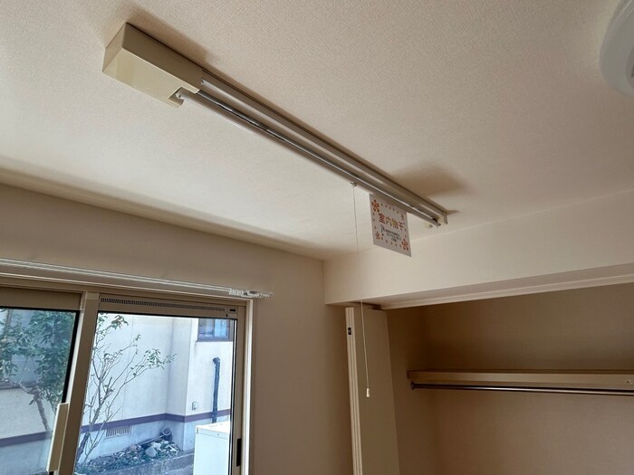 物件内観写真12　(室内物干し)