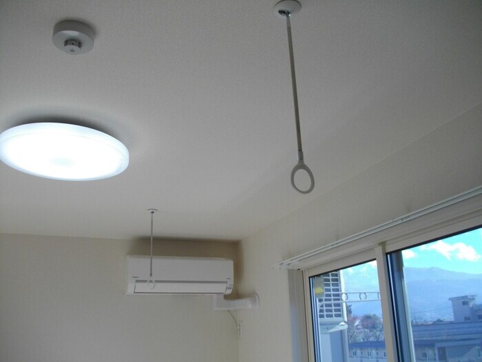 物件内観写真14　(室内物干金物)
