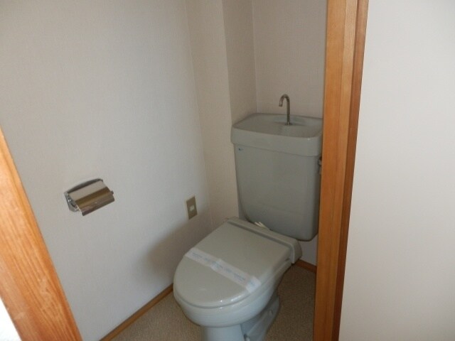 物件内観写真5　(シンプルで使いやすいトイレです)