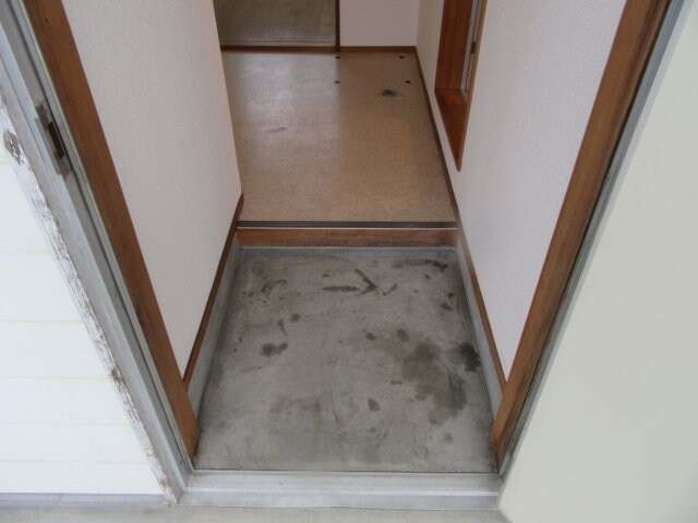 物件内観写真6　(ゆったりとした玄関です)