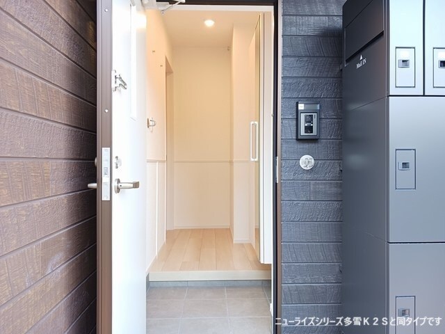 物件内観写真12　(玄関)