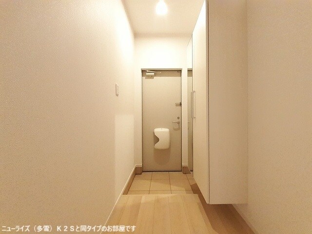 物件内観写真12　(玄関)