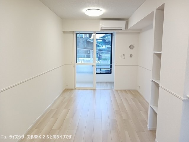 物件内観写真4　(居室・リビング)