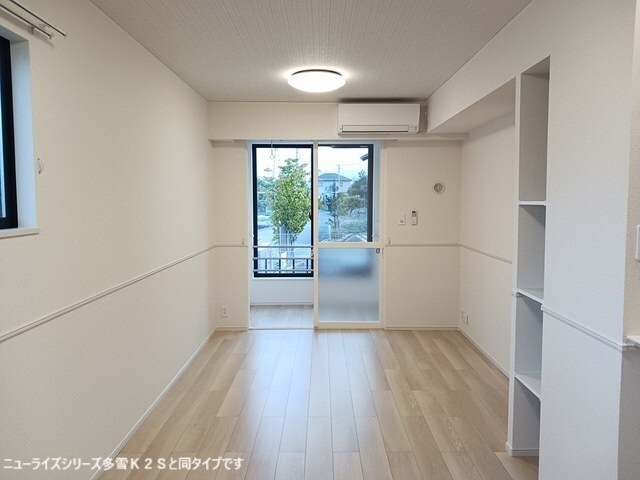 物件内観写真4　(居室・リビング)