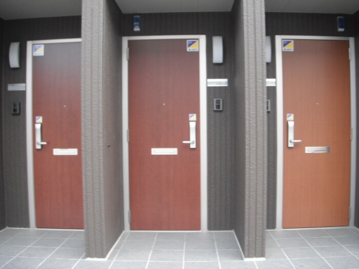 物件外観写真3　(エントランス)