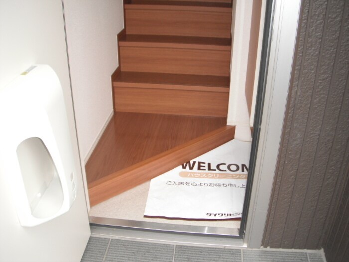 物件内観写真12　(玄関)