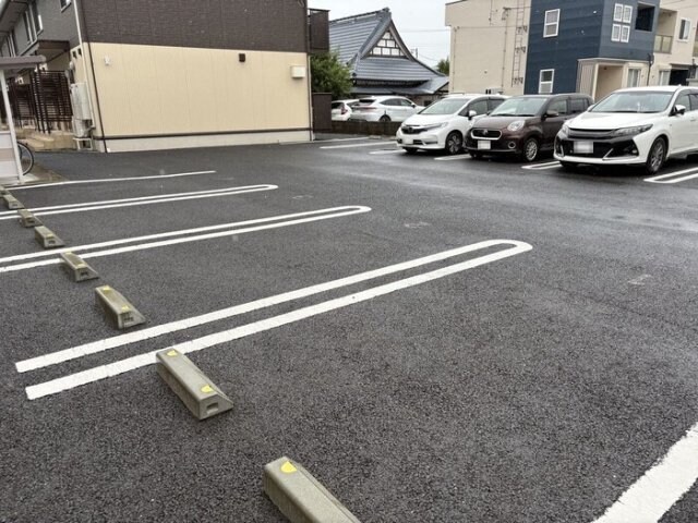 物件外観写真2　(駐車場)