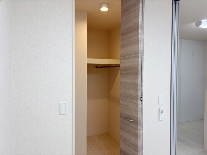物件内観写真9　(ウオークインクローゼット)