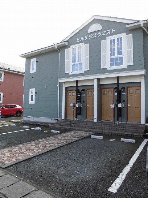 物件外観写真3　(駐車場)