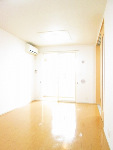 物件内観写真5　(居室・リビング)