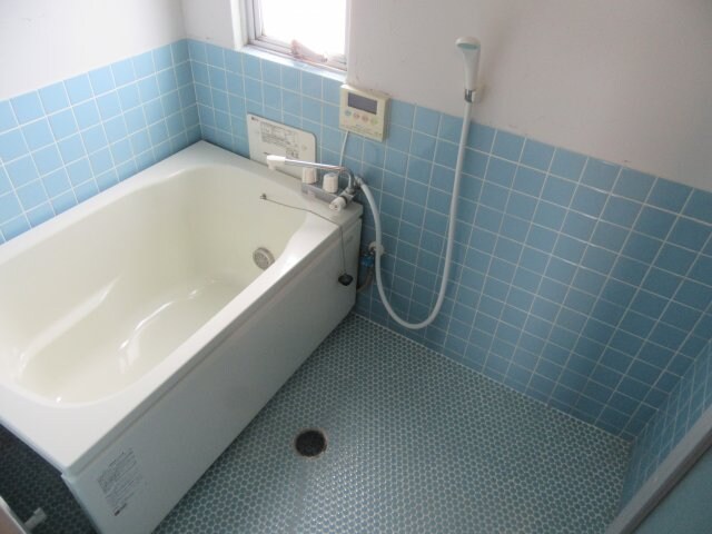 物件内観写真5　(日々の暮らしに欠かせないお風呂です)