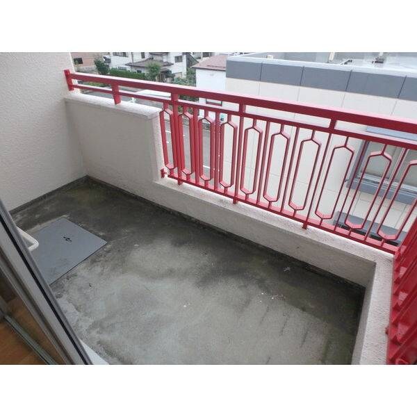 物件内観写真12　(広々としたバルコニーです)