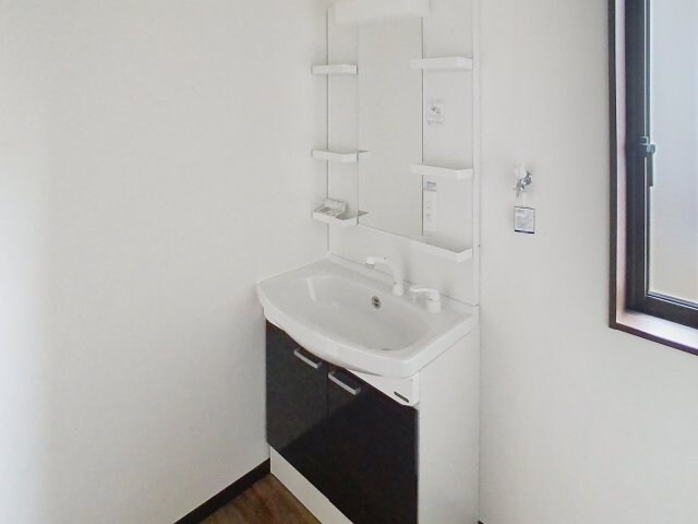 物件内観写真8　(朝の身支度に欠かせない独立洗面台です。)