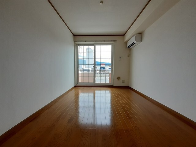 物件内観写真4　(居室・リビング)