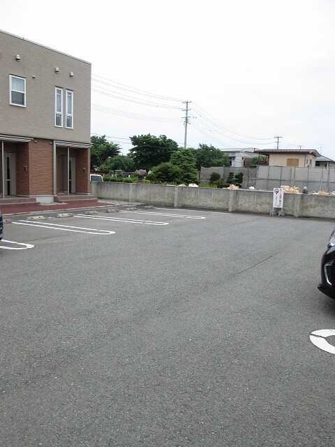 物件外観写真2　(駐車場)