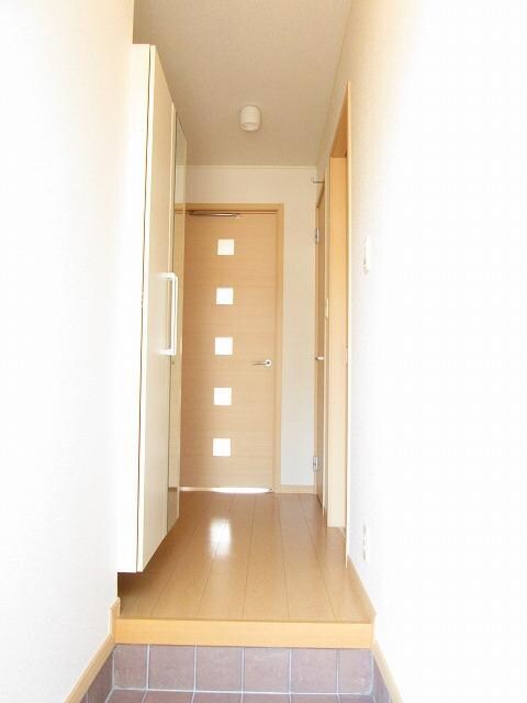 物件内観写真12　(玄関)